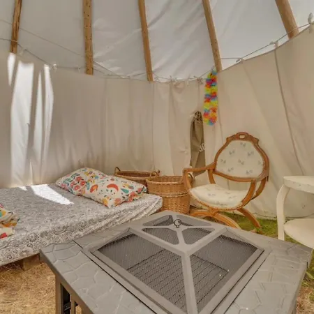 Teepee U Sedeho Vlka * Дештне в Орлицких горах