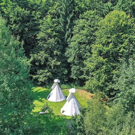 Роскошный шатер Teepee U Sedeho Vlka Дештне в Орлицких горах