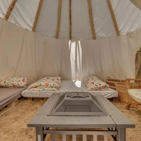 Teepee U Sedeho Vlka * Deštné v Orlických horách