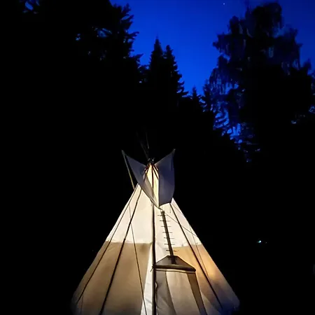 Teepee U Sedeho Vlka *