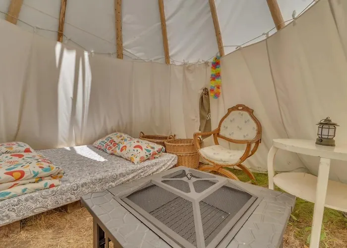 Teepee U Sedeho Vlka * Destne v Orlickych horach