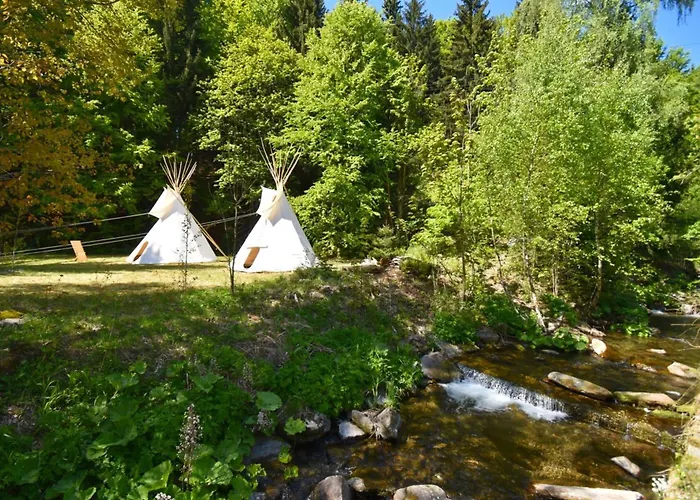 Teepee U Sedeho Vlka Lyxtält *